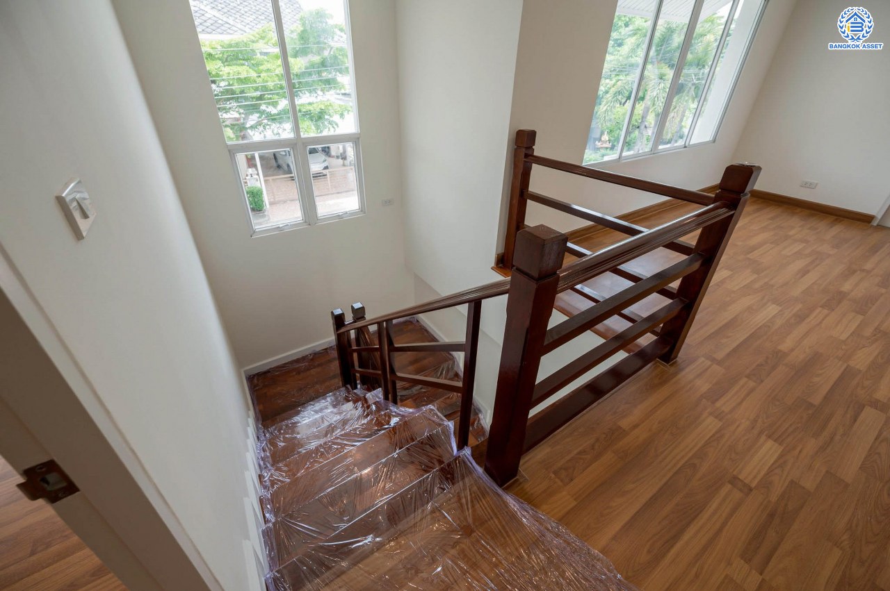 บ้านมือสองตกแต่งใหม่ โครงการ อนันตธารา ทวีวัฒนา เนื้อที่ 60 ตร.ว. พื้นที่ใช้สอย 166 ตร.ม. ฟังก์ชันจัดเต็ม 3 ห้องนอน 3 ห้องน้ำ จอดรถได้ 2 คัน ตอบโจทย์ทุกการเดินทาง บนทำเลศักยภาพ ติดถนนบรมราชชนนี เชื่อมต่อทางคู่ขนานลอยฟ้า ใกล้รถไฟฟ้าสายสีน้ำเงิน "สถานีบางพลัด"